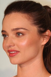 Miranda Kerr’s face typifies the properties of feminine youthfulness, including a short face, small chin, thick lips and small brow. Source: Eva Rinaldi, Wikimedia Commons